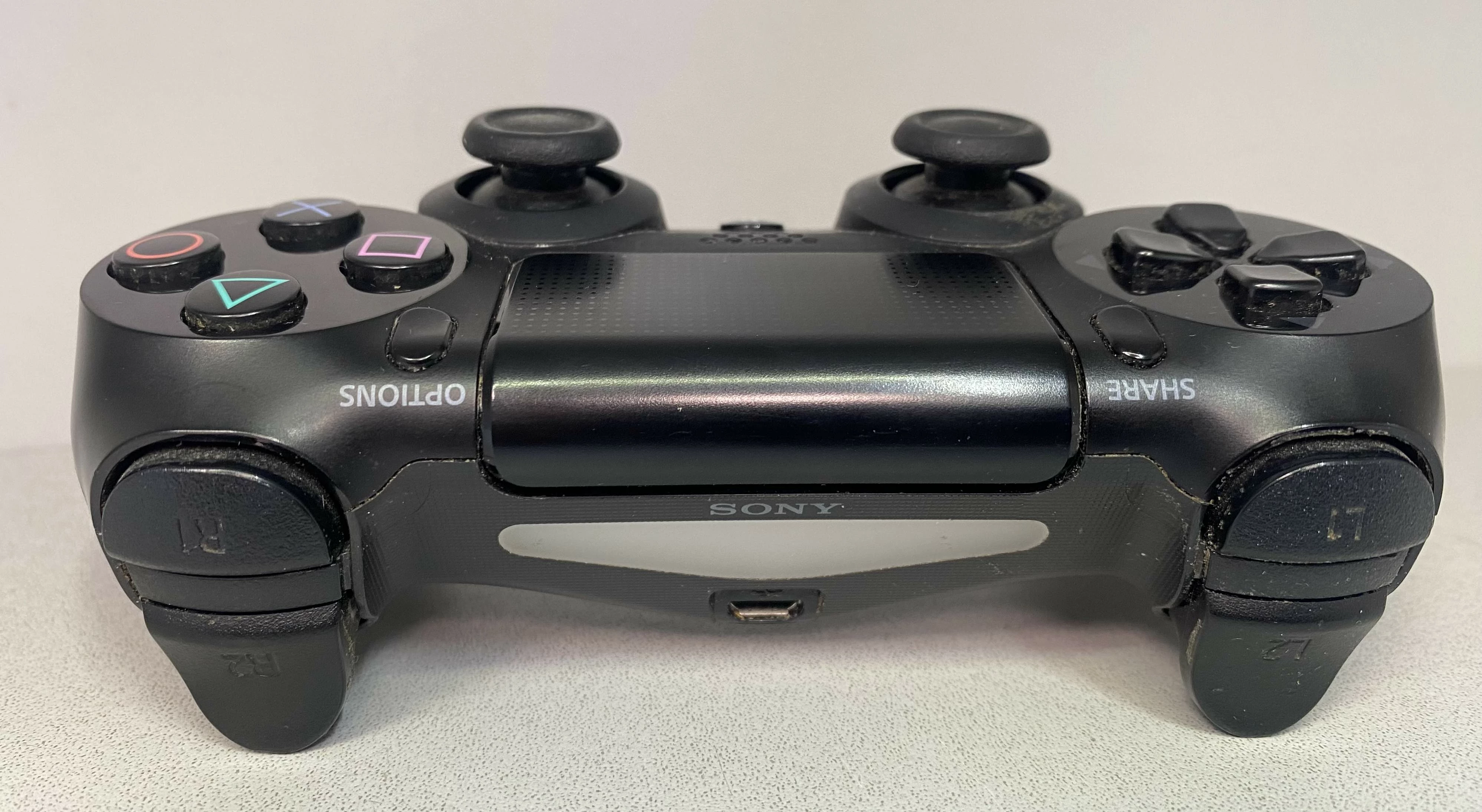 konsola-sony-playstation-4-ps4-classic-1tb-liczba-kontrolerow-w-zestawie-1