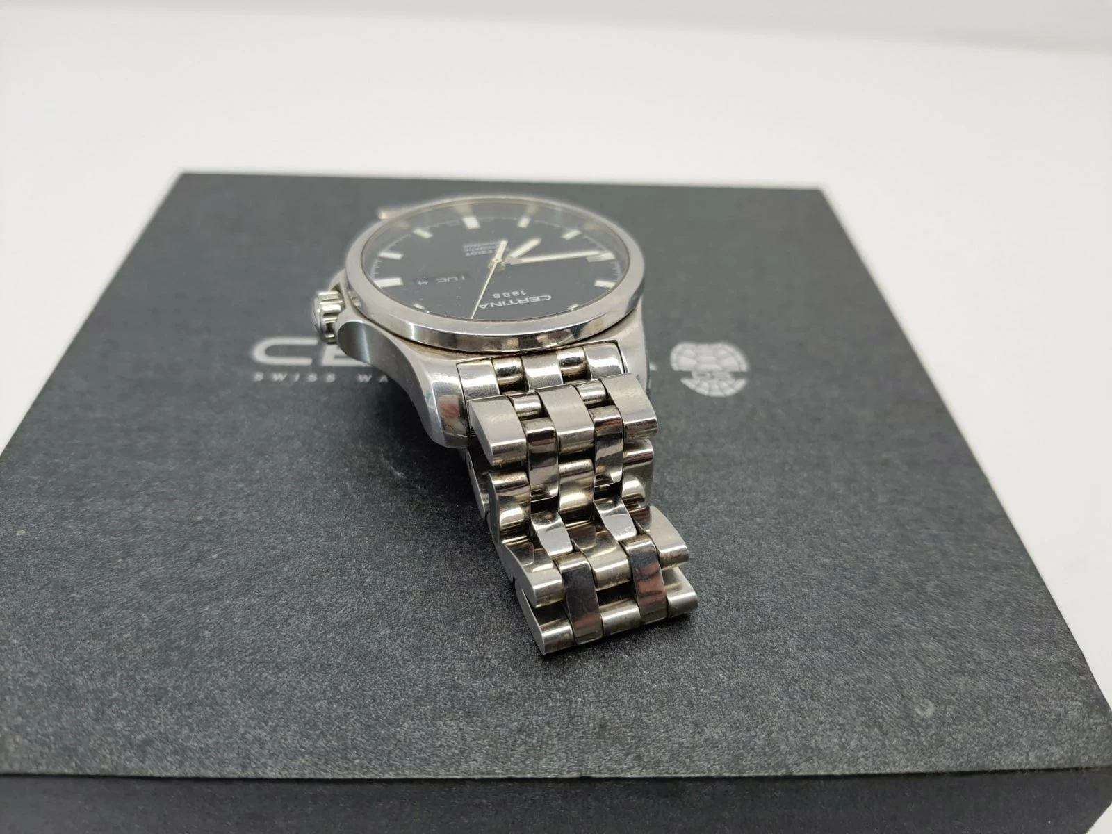 zegarek-certina-ds-first-gent-automatic-funkcje-datownik