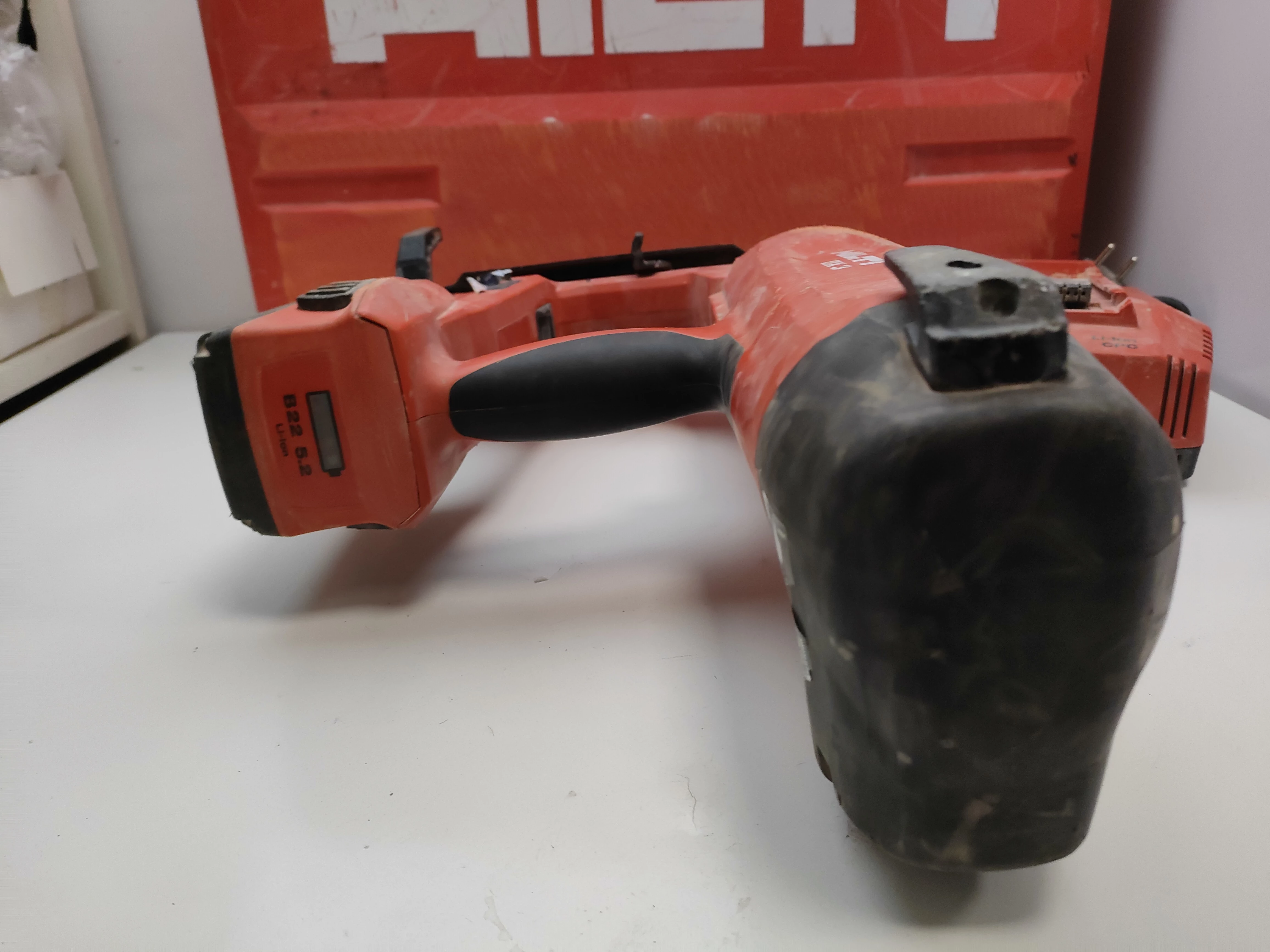 osadzak-gwozdziarka-akumulatorowa-hilti-bx-3-zasilanie-akumulatorowe