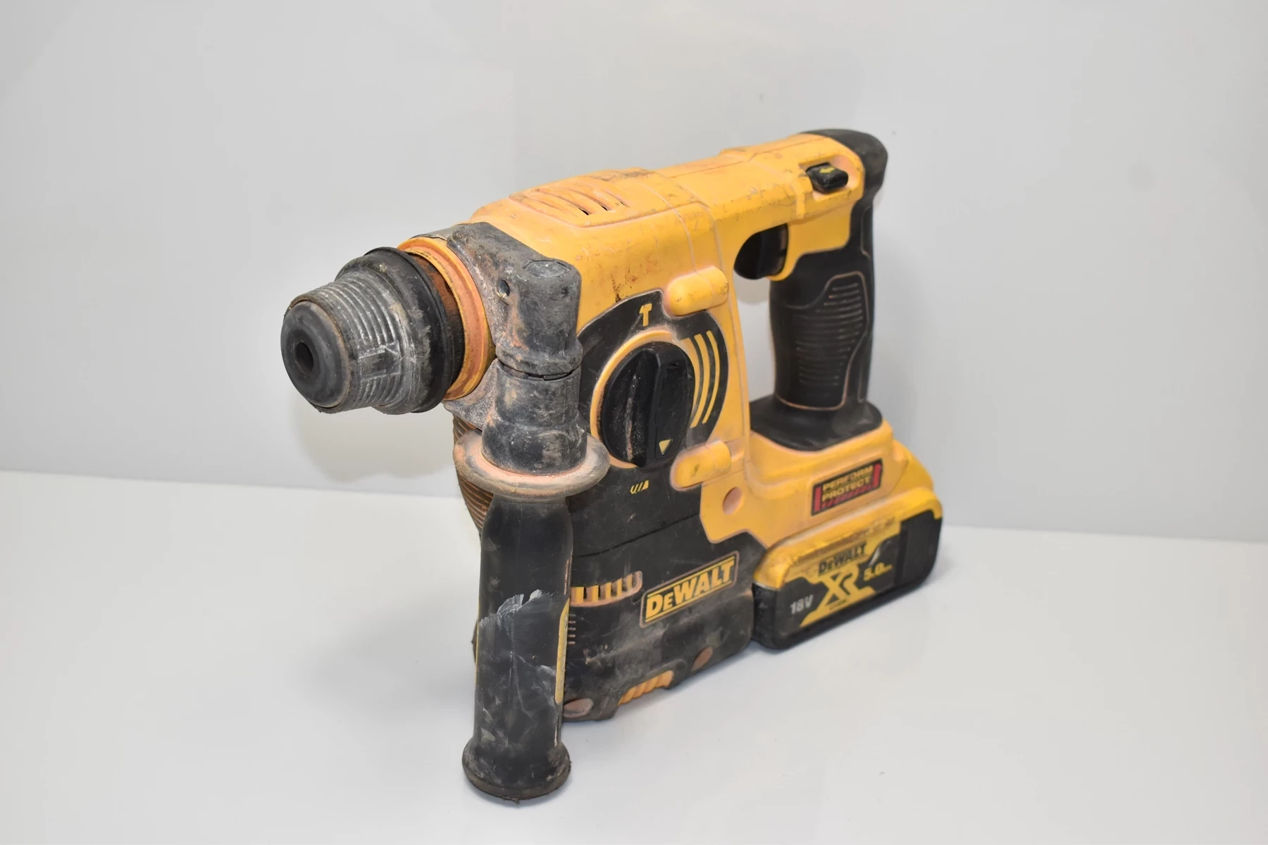 mlotowiertarka-akumulatorowa-dewalt-dch253-funkcyjnosc-3-funkcyjny-wiercenie-z-i-bez-udaru-podkuwanie