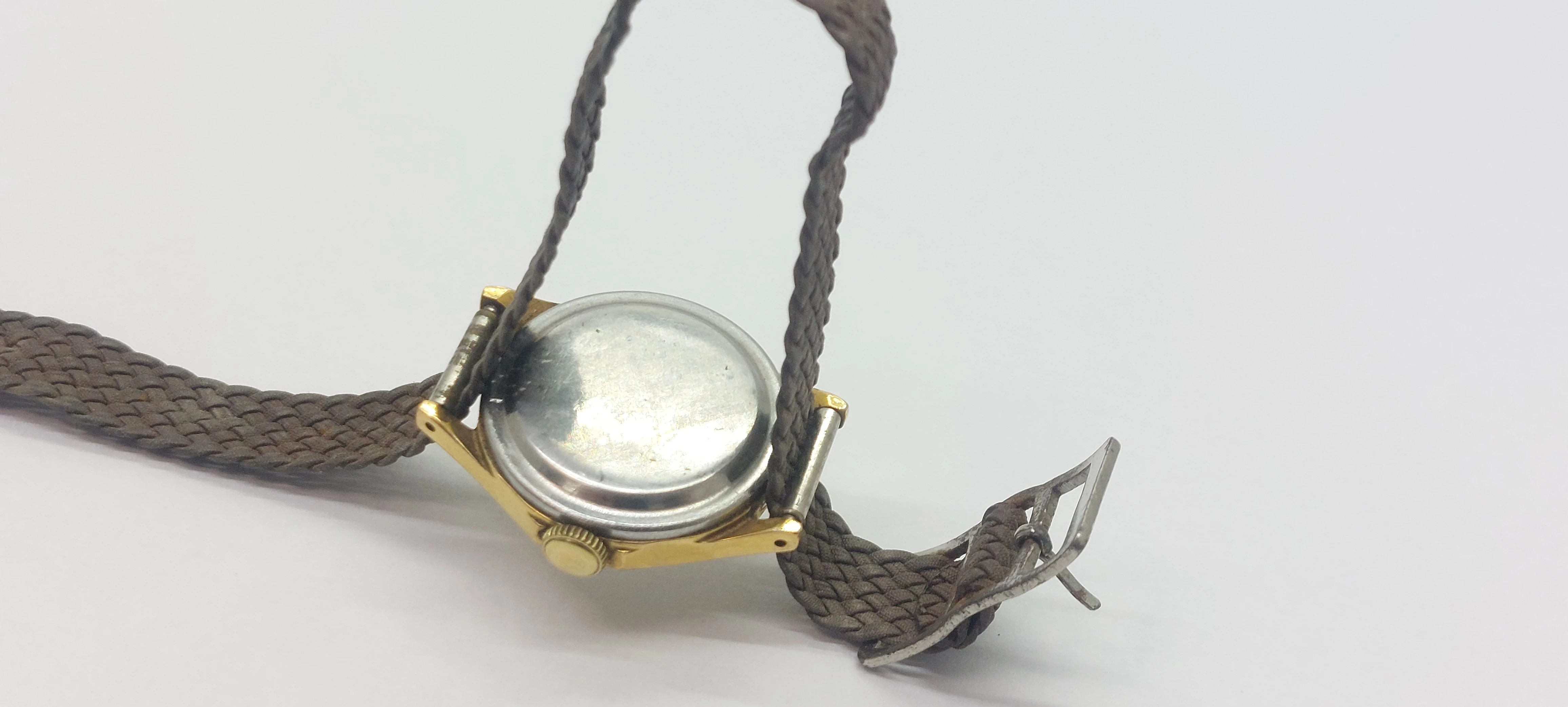 zegarek-wiesna-17-kamieni-ksztalt-koperty-okragla