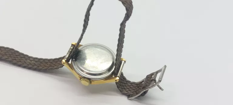 zegarek-wiesna-17-kamieni-ksztalt-koperty-okragla