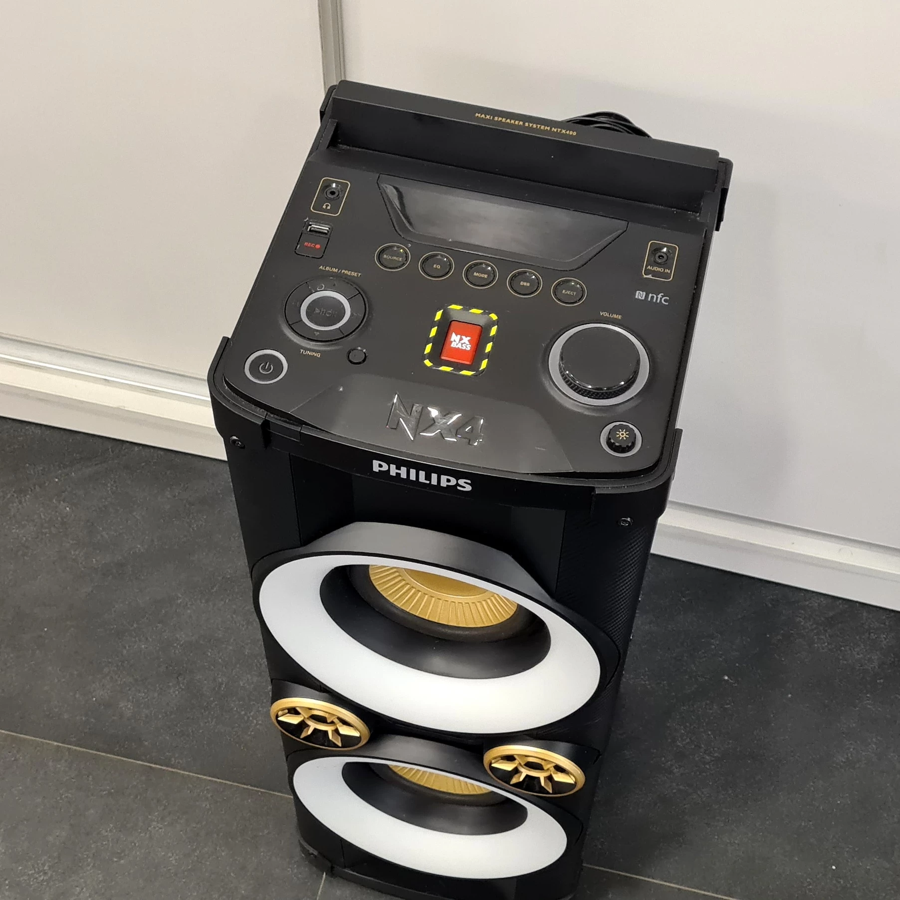 wieza-stereoglosnik-bluetooth-philips-ntx400-stan-uzywany