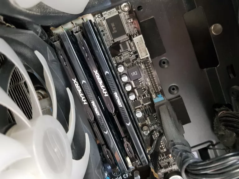 KOMPUTER AMD FX 6300 SIX CORE AMD RADEON R9