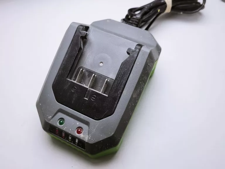 ZESTAW AKUMULATOROWYCH ELEKTRONARZĘDZI LUX TOOLS