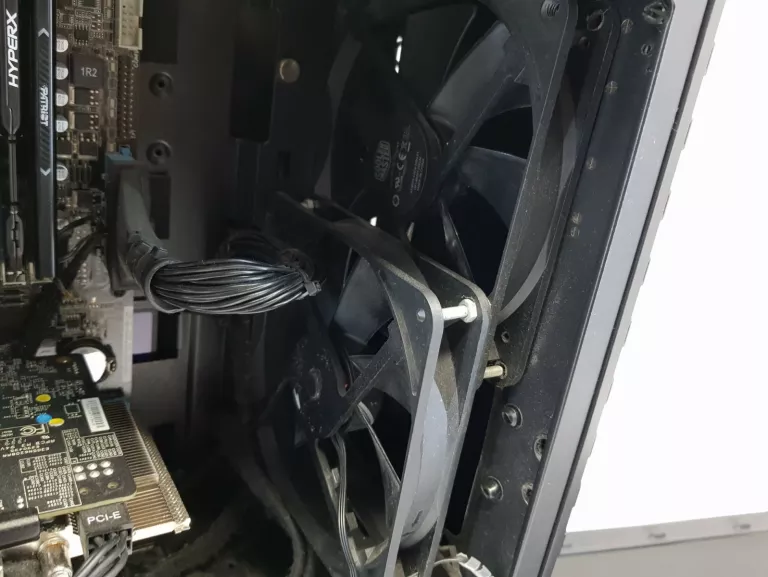 KOMPUTER AMD FX 6300 SIX CORE AMD RADEON R9