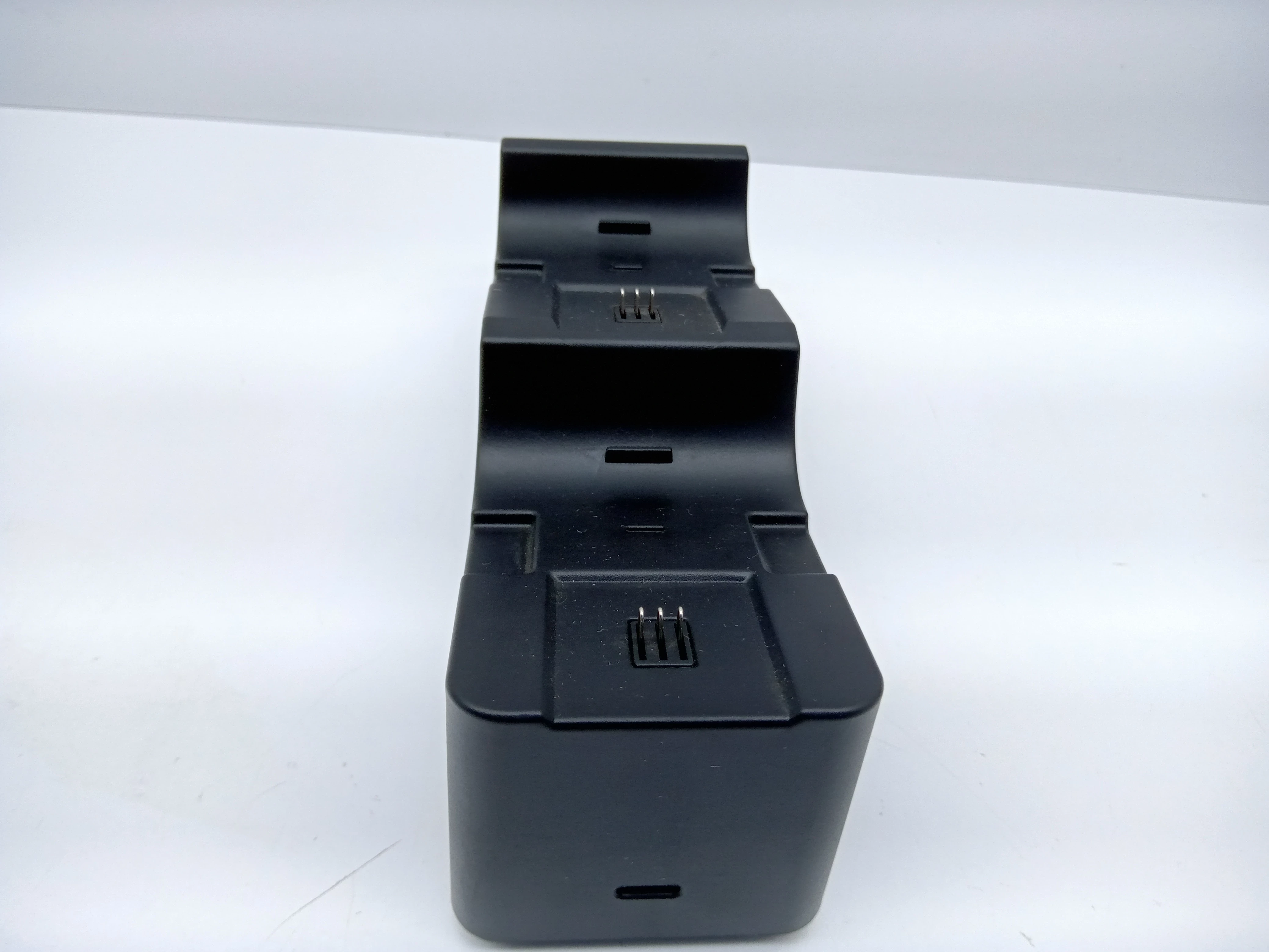 ladowarka-do-padow-xbox-series-s-jak-nowa-stan-11323-2