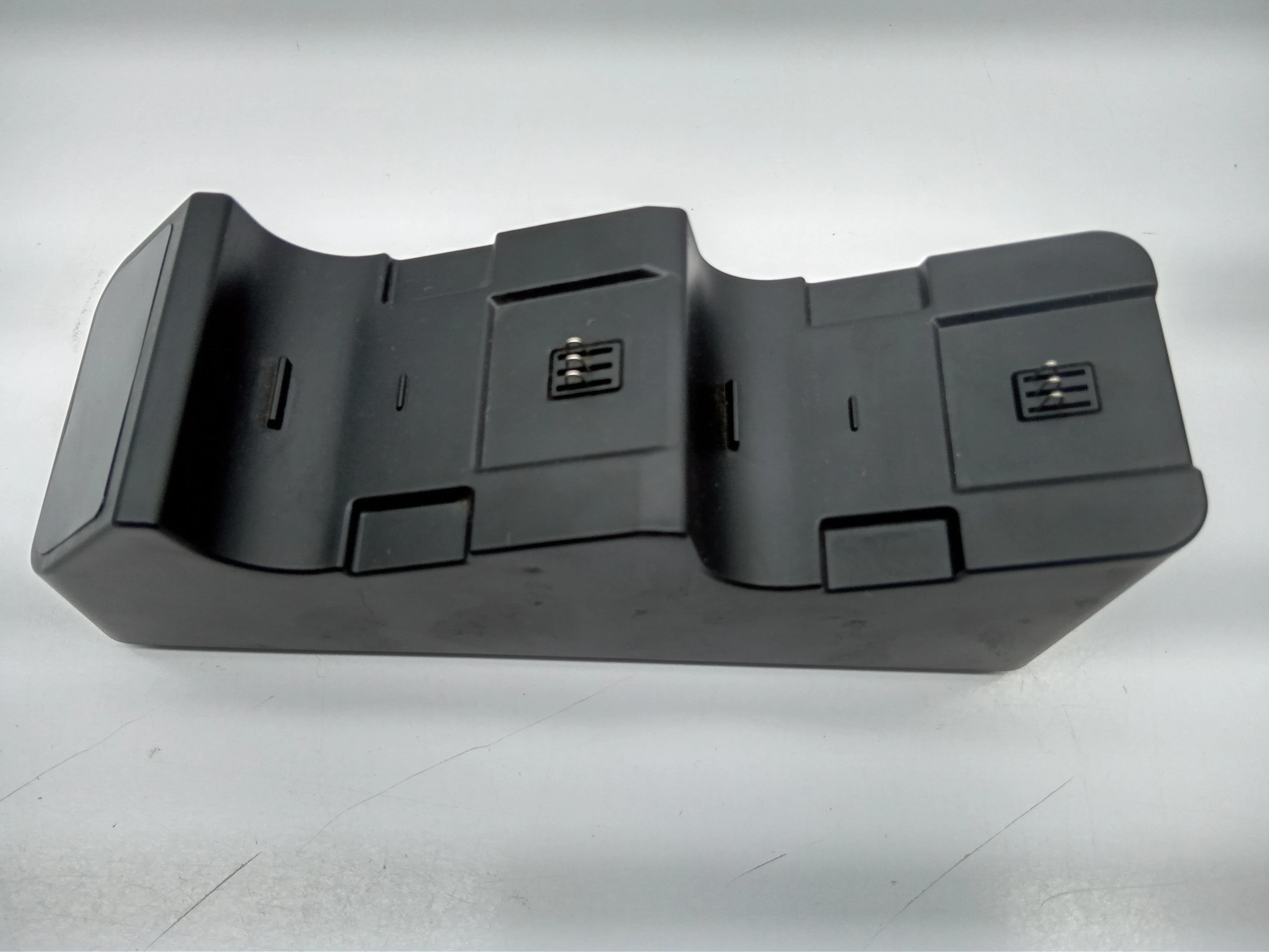 ladowarka-do-padow-xbox-series-s-jak-nowa-producent-248914-1988677