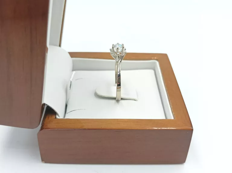 PIERŚCIONEK Z BIAŁEGO ZŁOTA Z DIAMENTEM BRYLANT 0,3CT ROZMIAR 13 CERTYFIKA