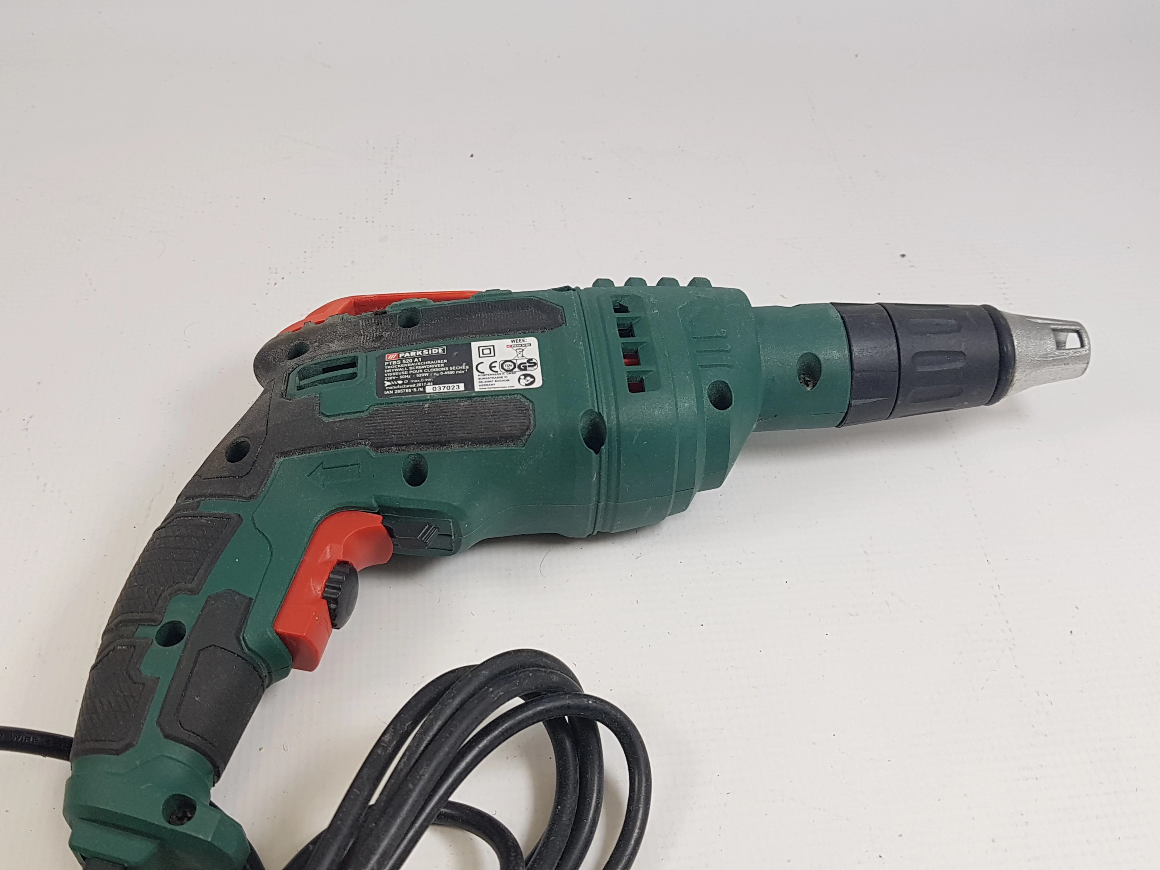 wkretarka-tasmowa-parkside-ptbs-520-a1-zasilanie-sieciowe