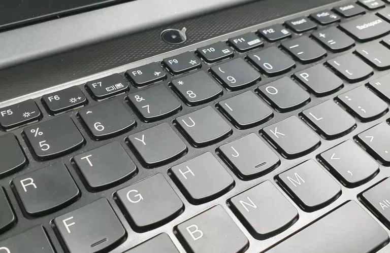 lenovo-ideapad-gaming-3-15ach6-amd-ryzen-5-gtx1650-kod-producenta-82k200qypb