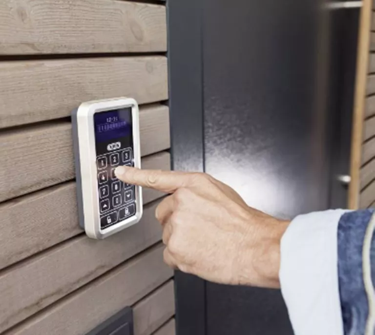 abus-pro-cft3000w-klawiatura-zamek-kodowy-11-listopada-4-lask-palladium