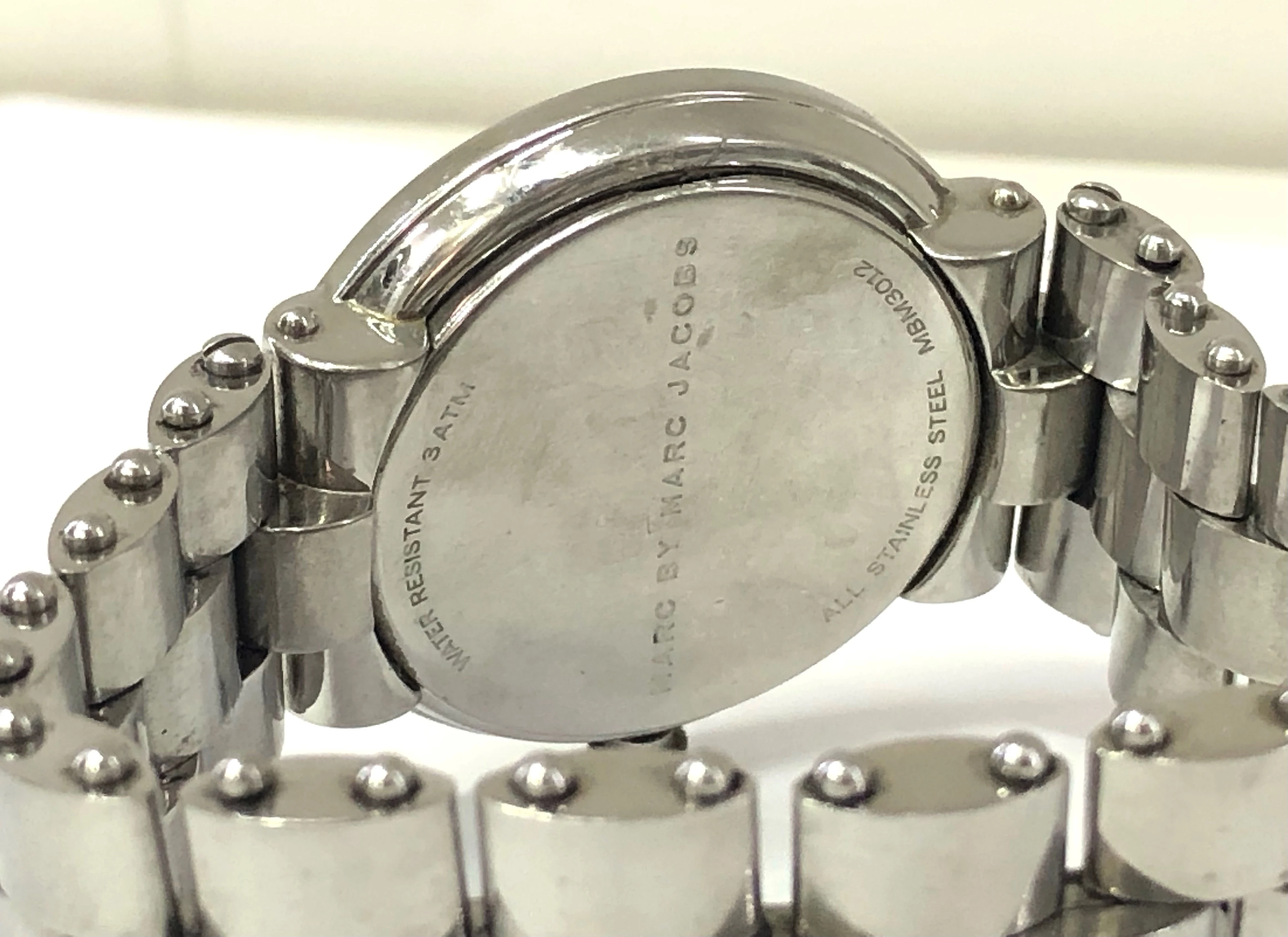 zegarek-damski-marc-by-marc-jacobs-mbm3012-opis-model-mbm3394