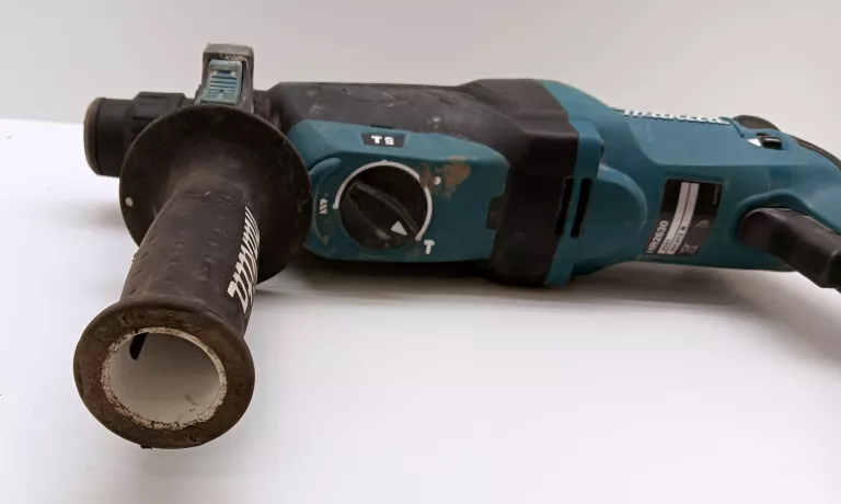 mlotowiertarka-makita-hr2630-energia-udaru-24