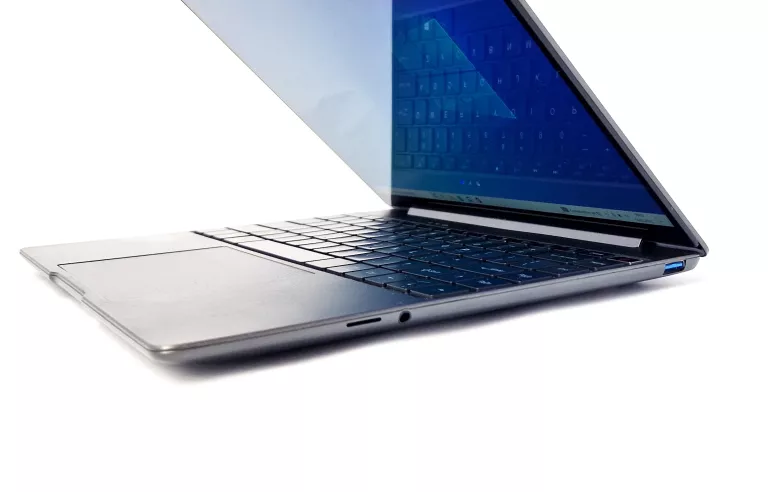 LAPTOP CHUWI CWI529