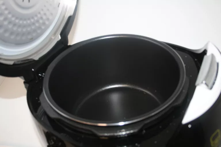 MULTICOOKER / SZYBKOWAR/ PAROWAR MAESTRO GUSTO 2
