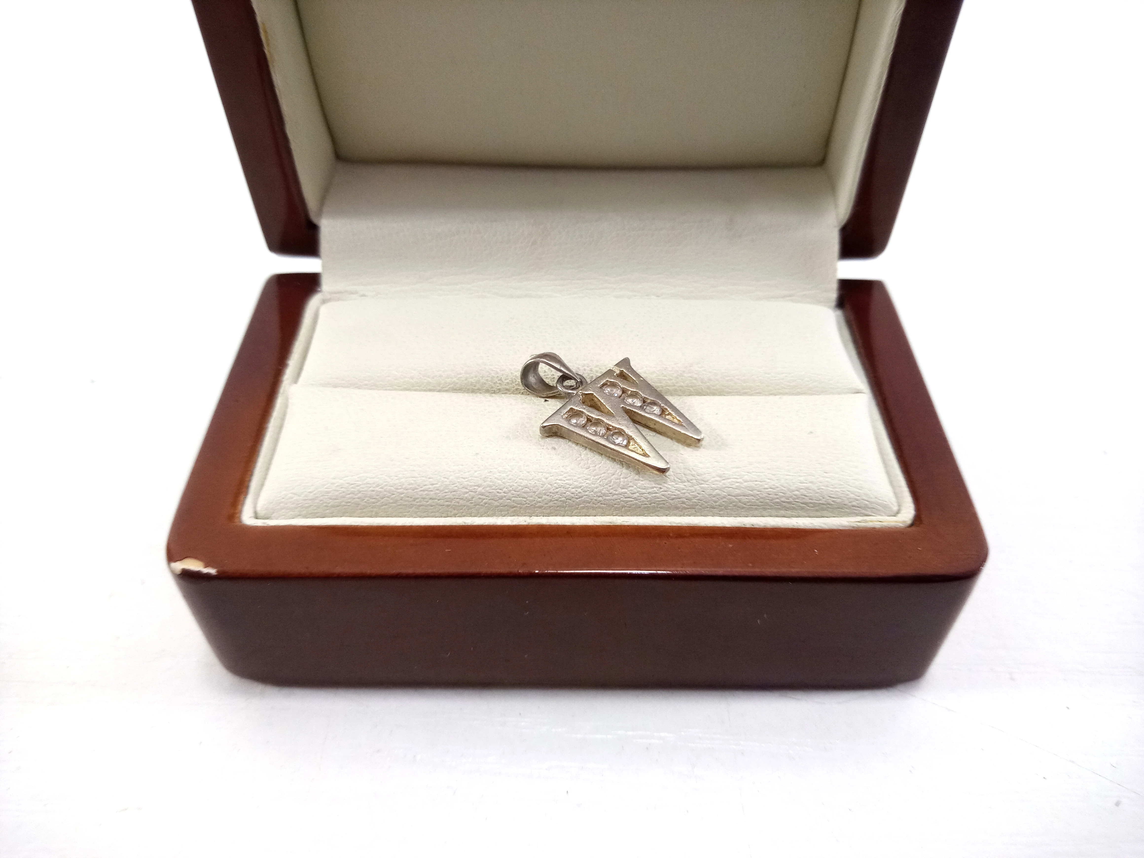 stylowa-srebrna-zawieszka-literka-w-kamienie-221-32