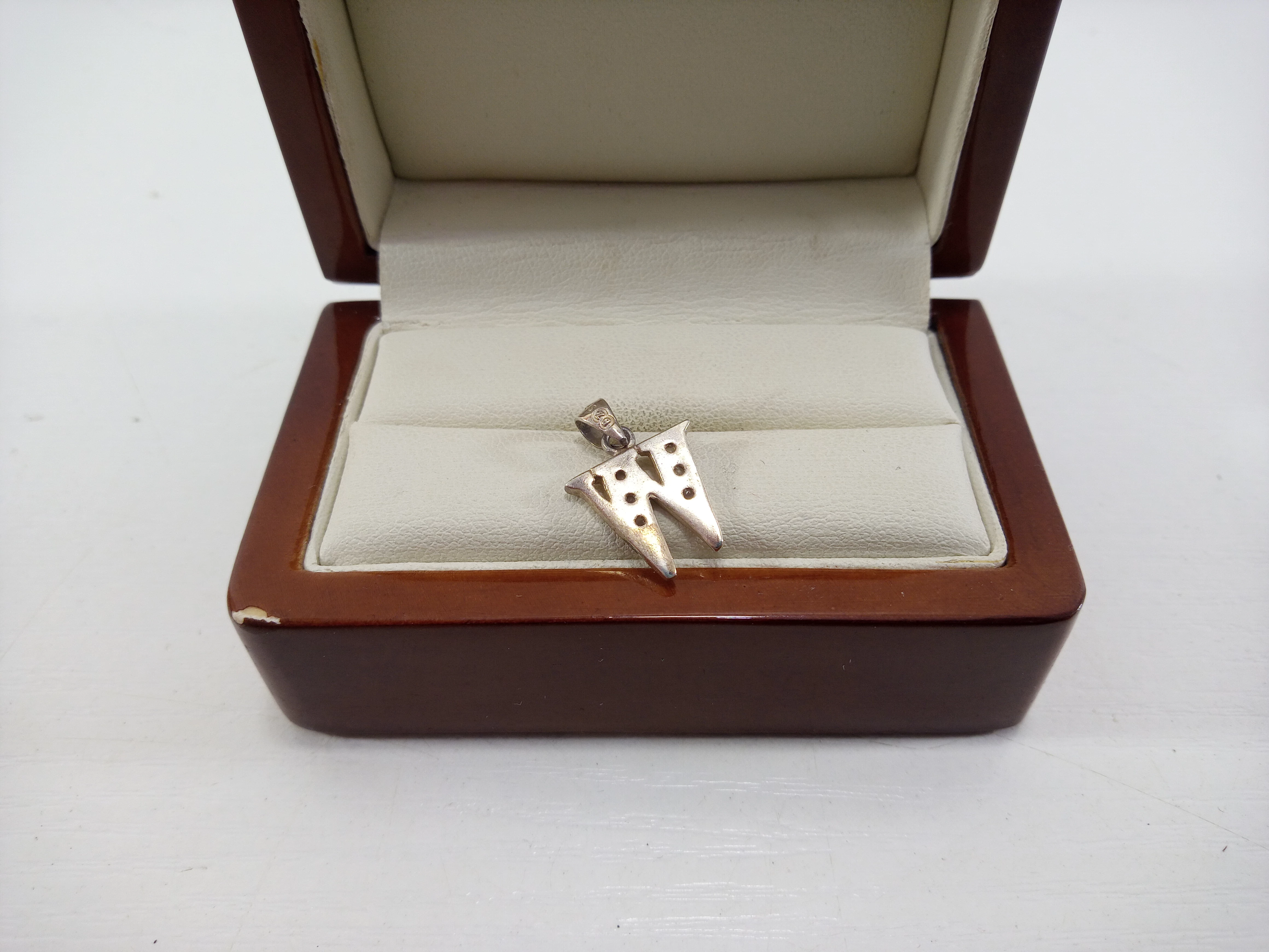 stylowa-srebrna-zawieszka-literka-w-stan-11323-253806