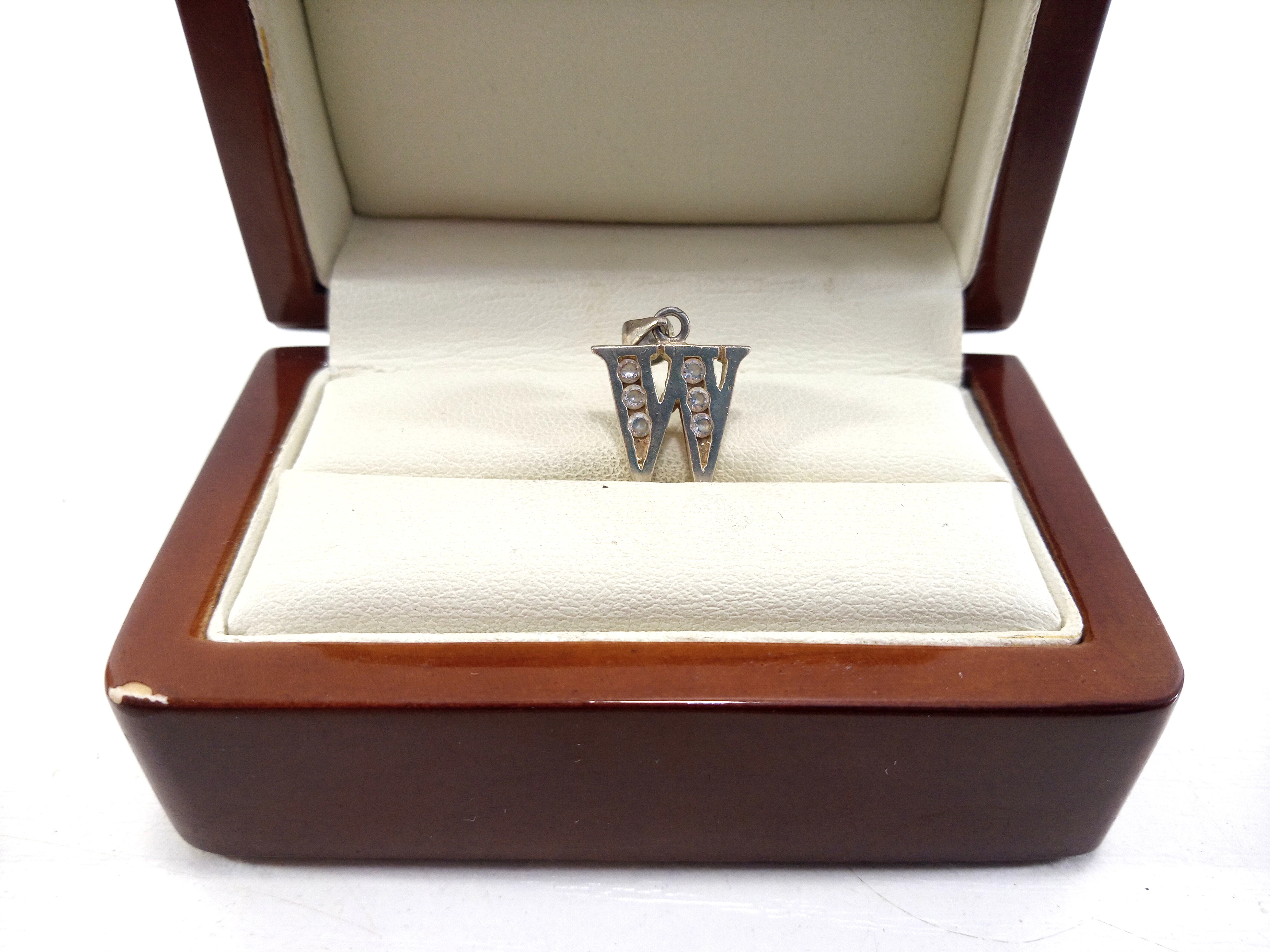 stylowa-srebrna-zawieszka-literka-w-stan-11323-253806