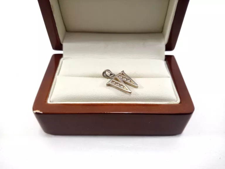 stylowa-srebrna-zawieszka-literka-w-kamienie-221-32