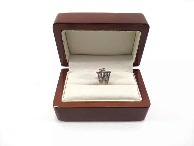 STYLOWA SREBRNA ZAWIESZKA LITERKA "W"