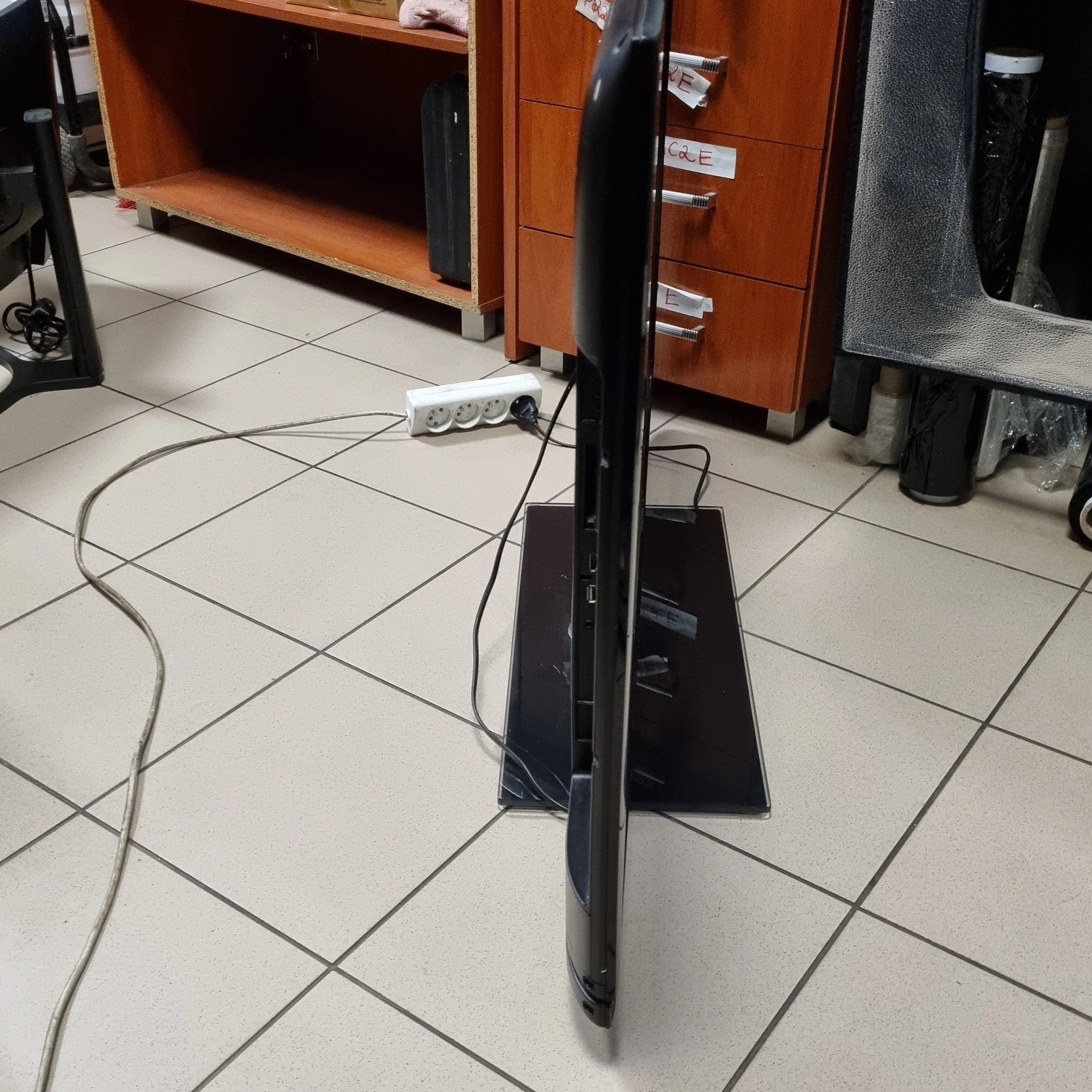 telewizor-grundig-46-vle-2012-ec-bez-pilota-opis-odbior-osobisty-przekatna-ekranu-cale-46