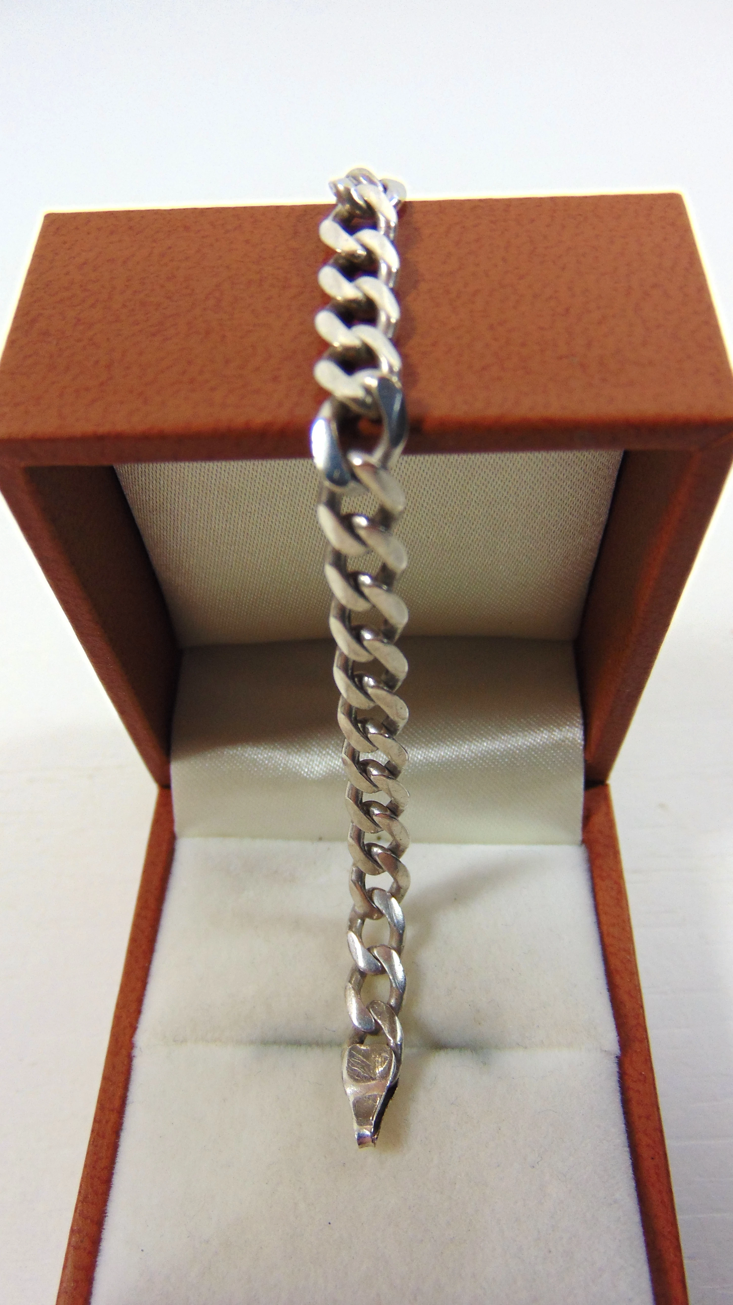 nietuzinkowa-srebrna-bransoletka-stan-nie-wymaga-renowacji