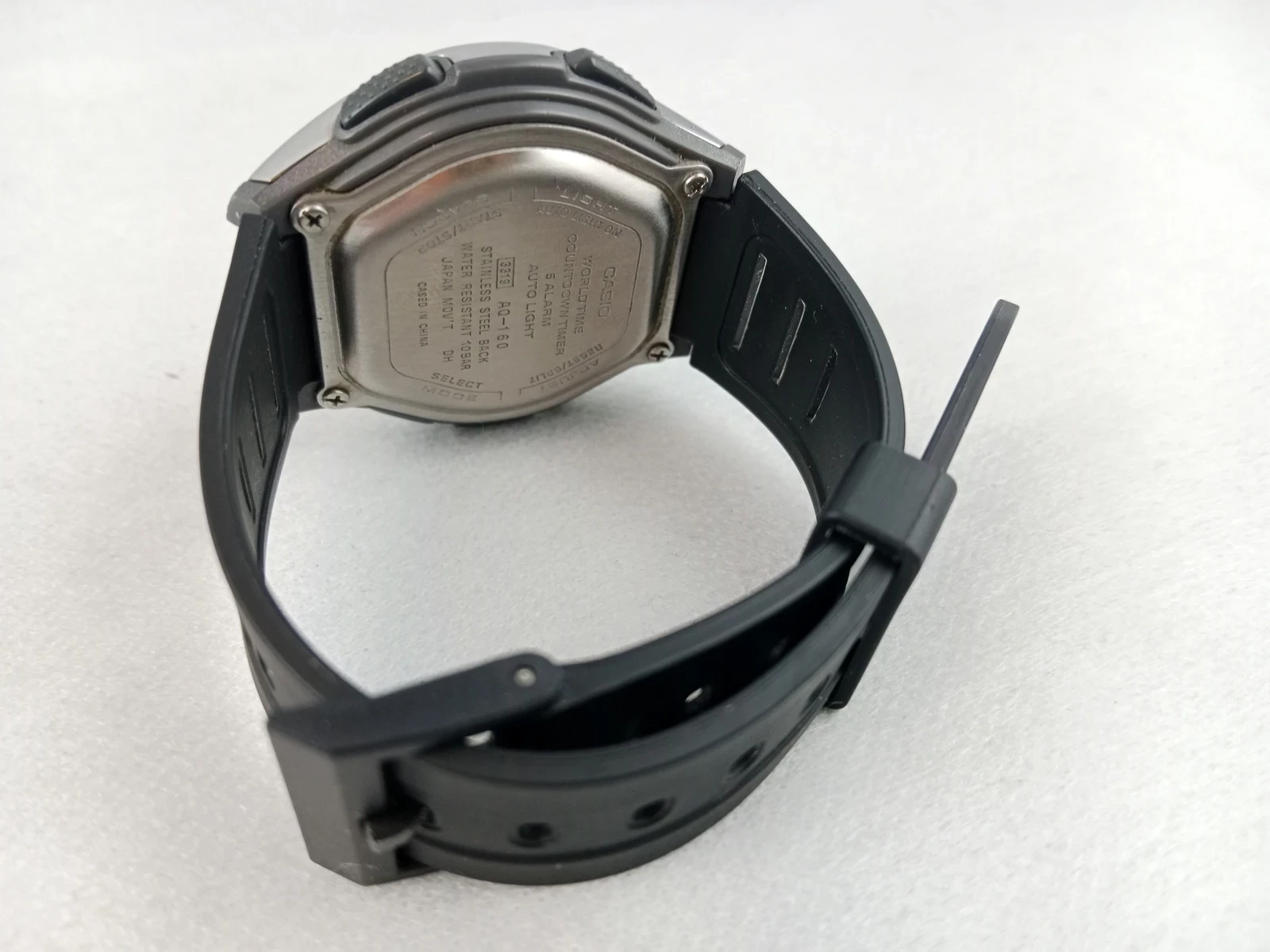 zegarek-casio-aq-160-ksztalt-koperty-okragla