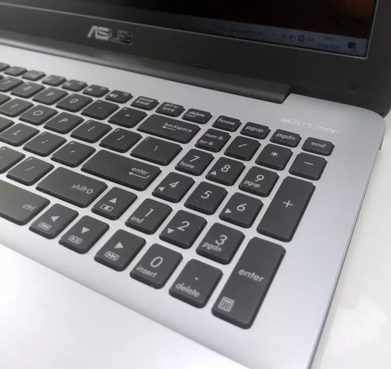 LAPTOP ASUS F555Q 12GB DDR4/256GB SSD AMD RADEON