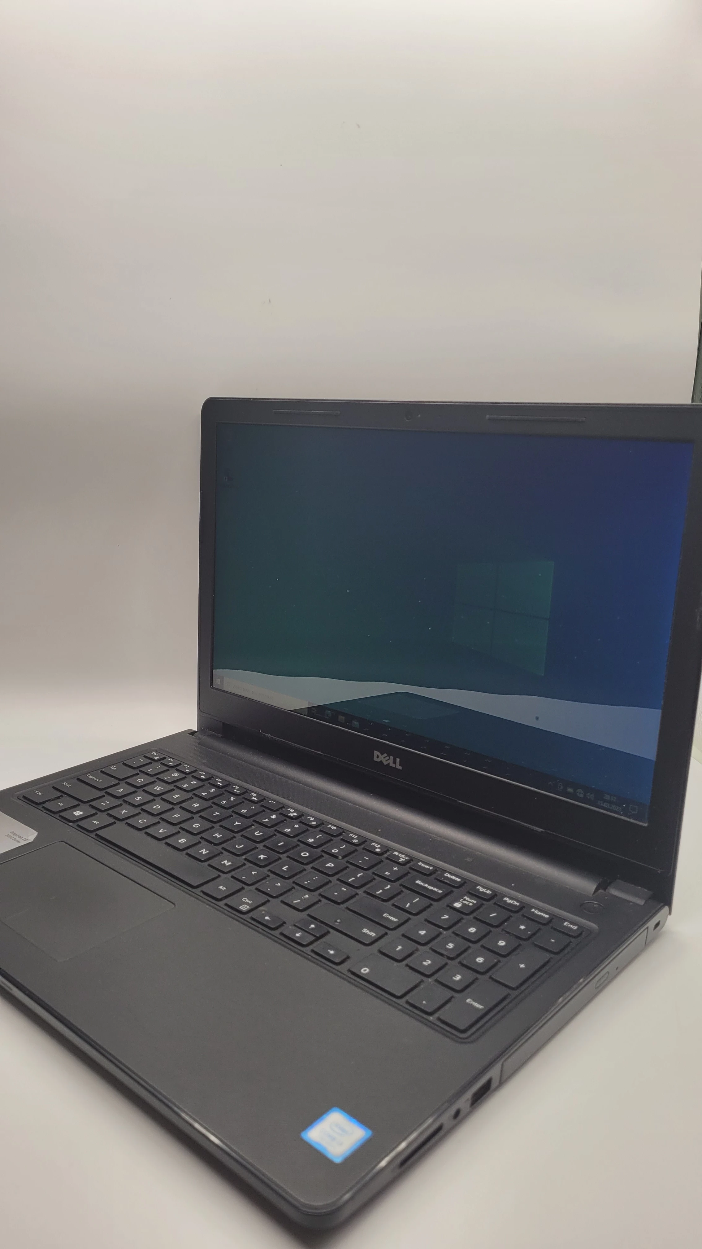dell-inspiron-15-3000-6ram-i3-7-1tb-hdd-rozdzielczosc-px-1366-x-768