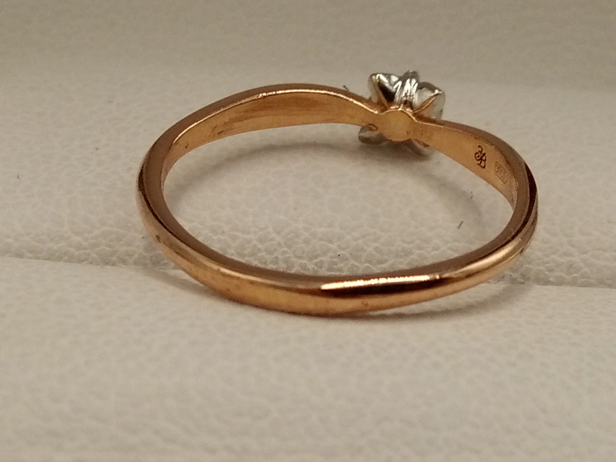 zloty-pierscionek-z-brylantem-006ct-585-11g-r10-stan-powystawowy