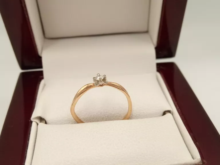 zloty-pierscionek-z-brylantem-006ct-585-11g-r10-kolor-dominujacy-zloty