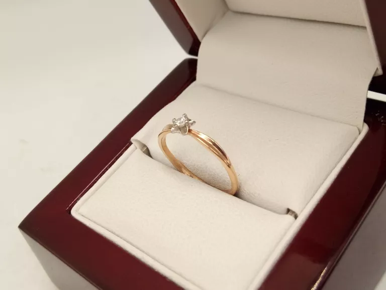 zloty-pierscionek-z-brylantem-006ct-585-11g-r10-waga-11