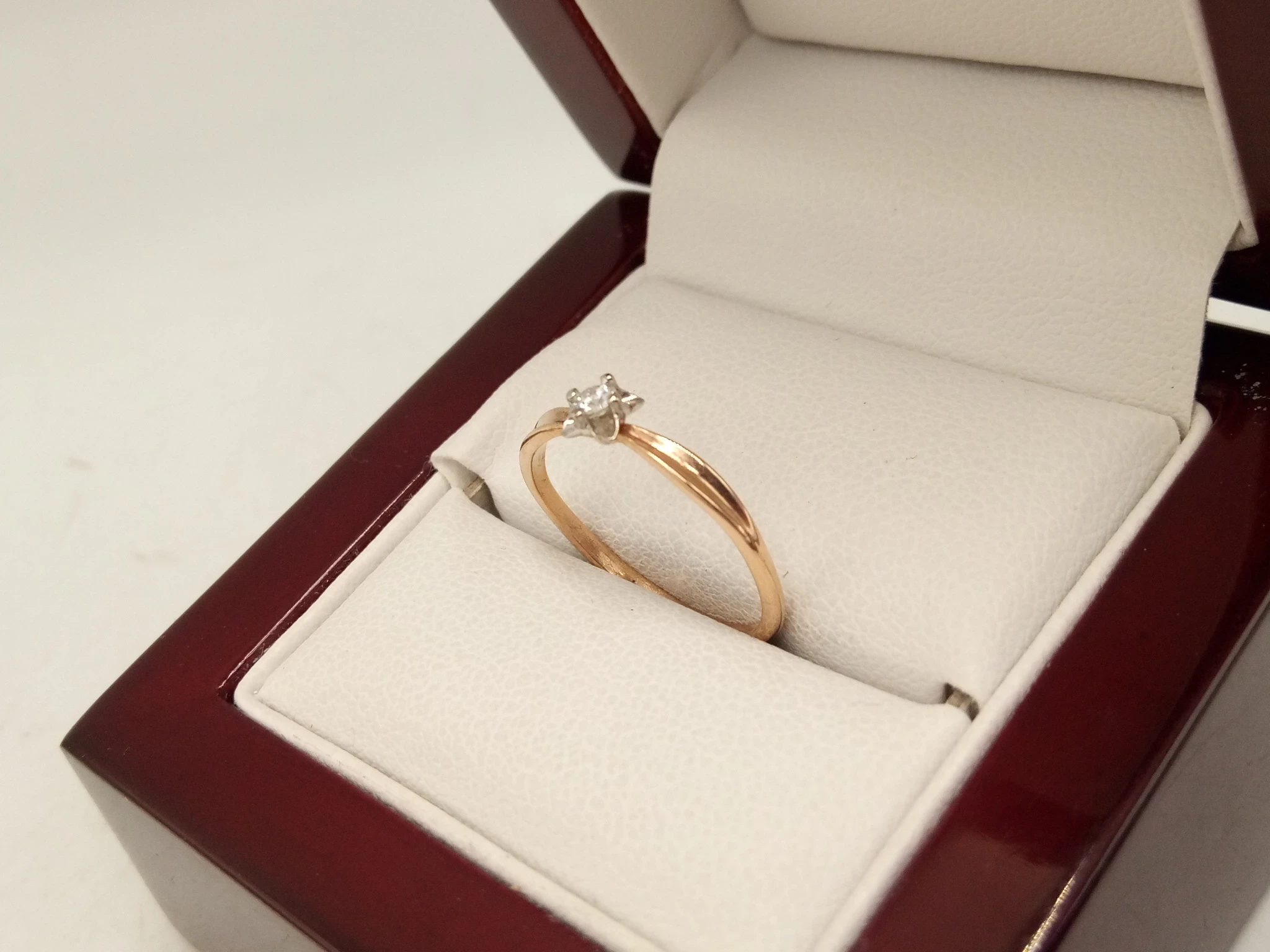 zloty-pierscionek-z-brylantem-006ct-585-11g-r10-waga-11