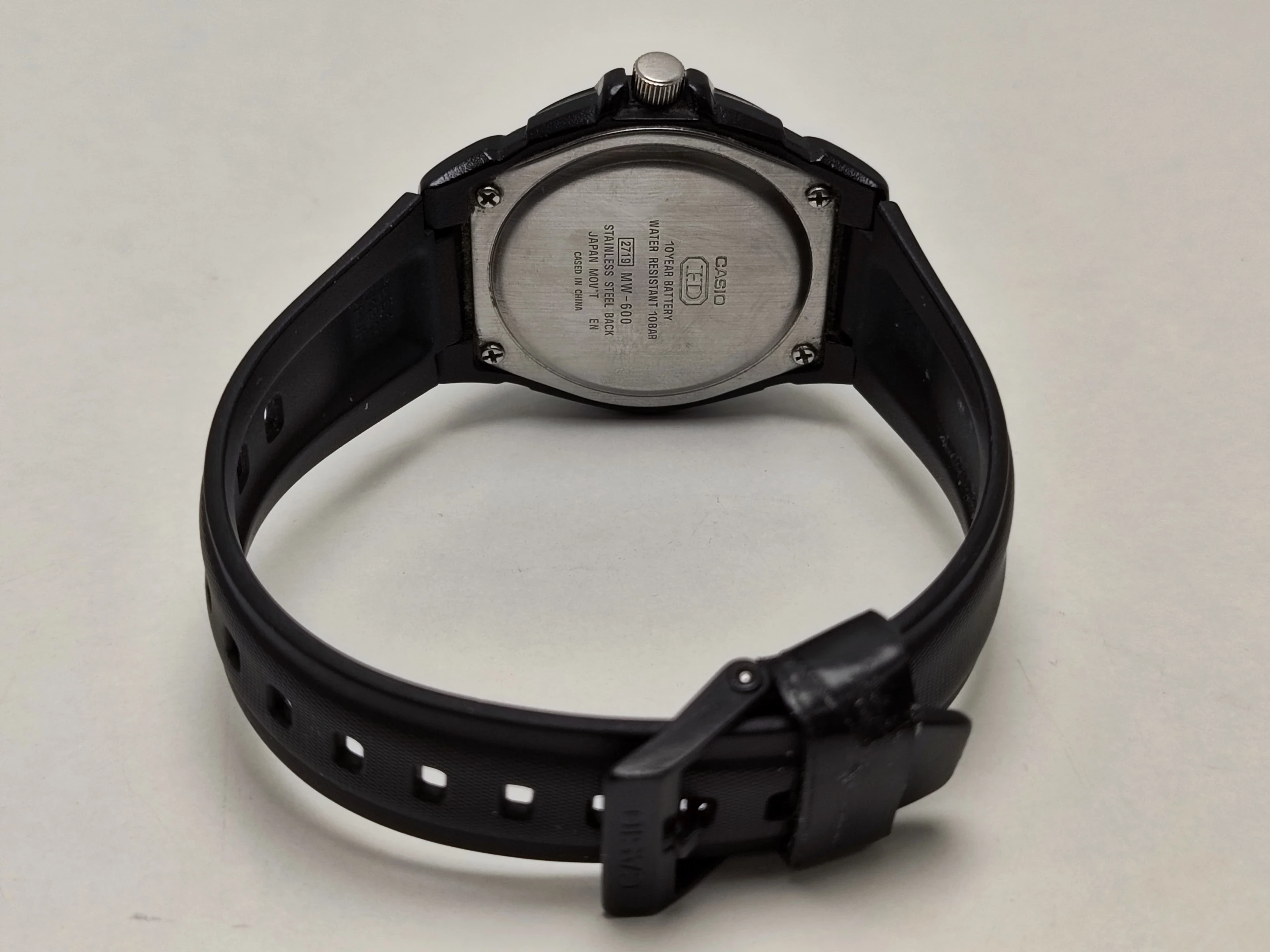 zegarek-casio-mw-600-ksztalt-koperty-okragla