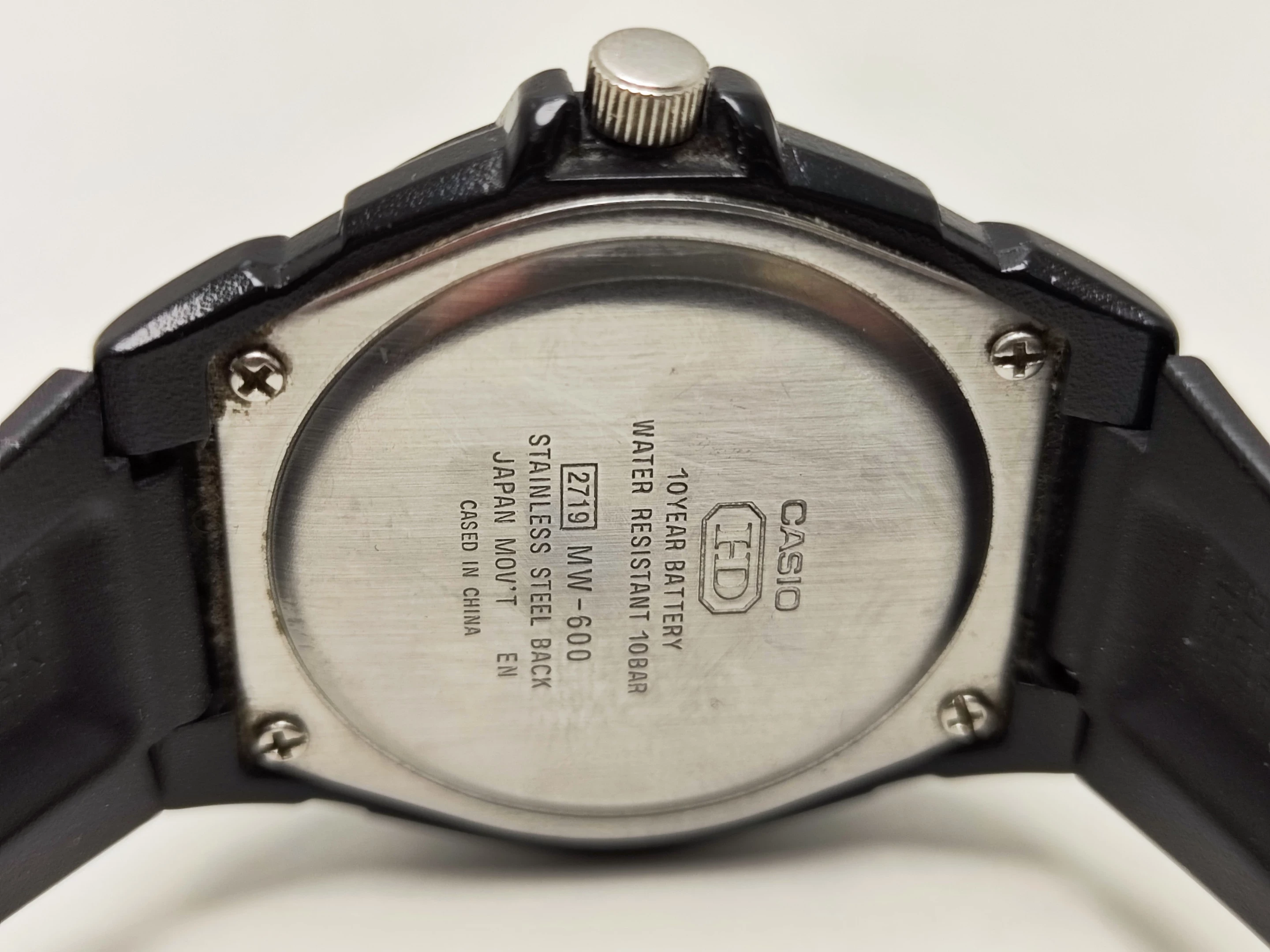 zegarek-casio-mw-600-funkcje-datownik