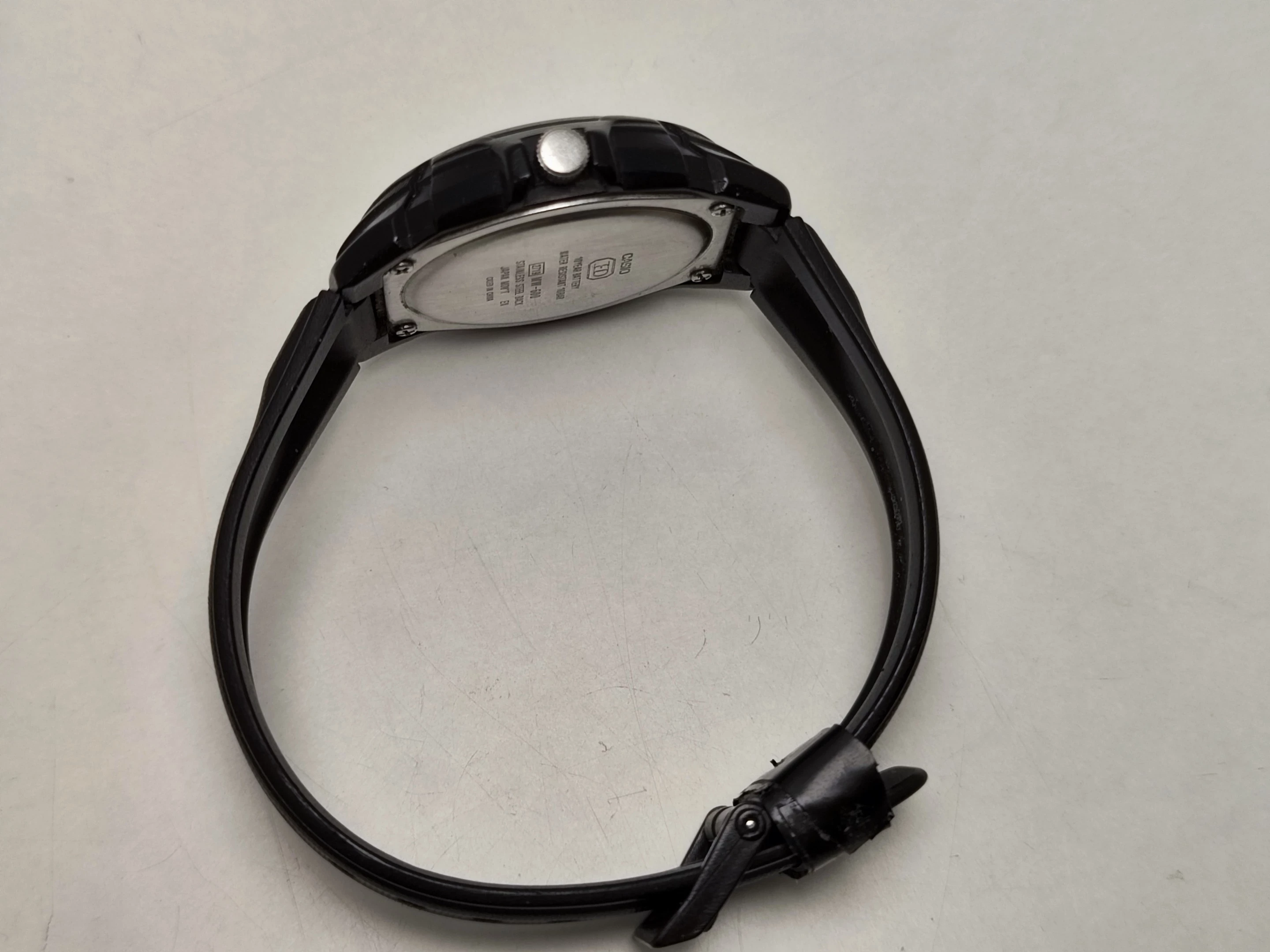 zegarek-casio-mw-600-mechanizm-kwarcowy