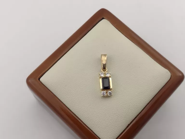 585-179g-zlota-zawieszka-z-czarnym-kamieniem-marka-inna-marka