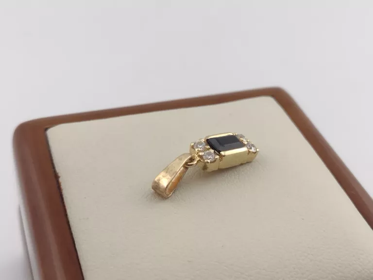 585-179g-zlota-zawieszka-z-czarnym-kamieniem-kamien-cyrkonia