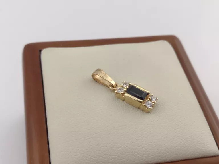 585-179g-zlota-zawieszka-z-czarnym-kamieniem-stan-uzywany