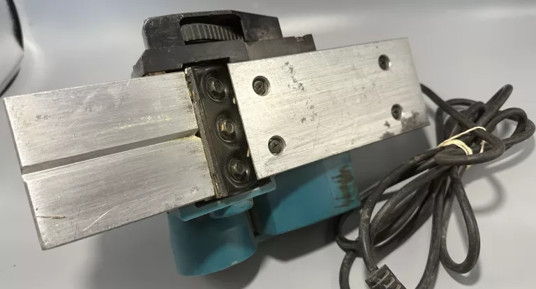 STRUG ELEKTRYCZNY MAKITA 1902