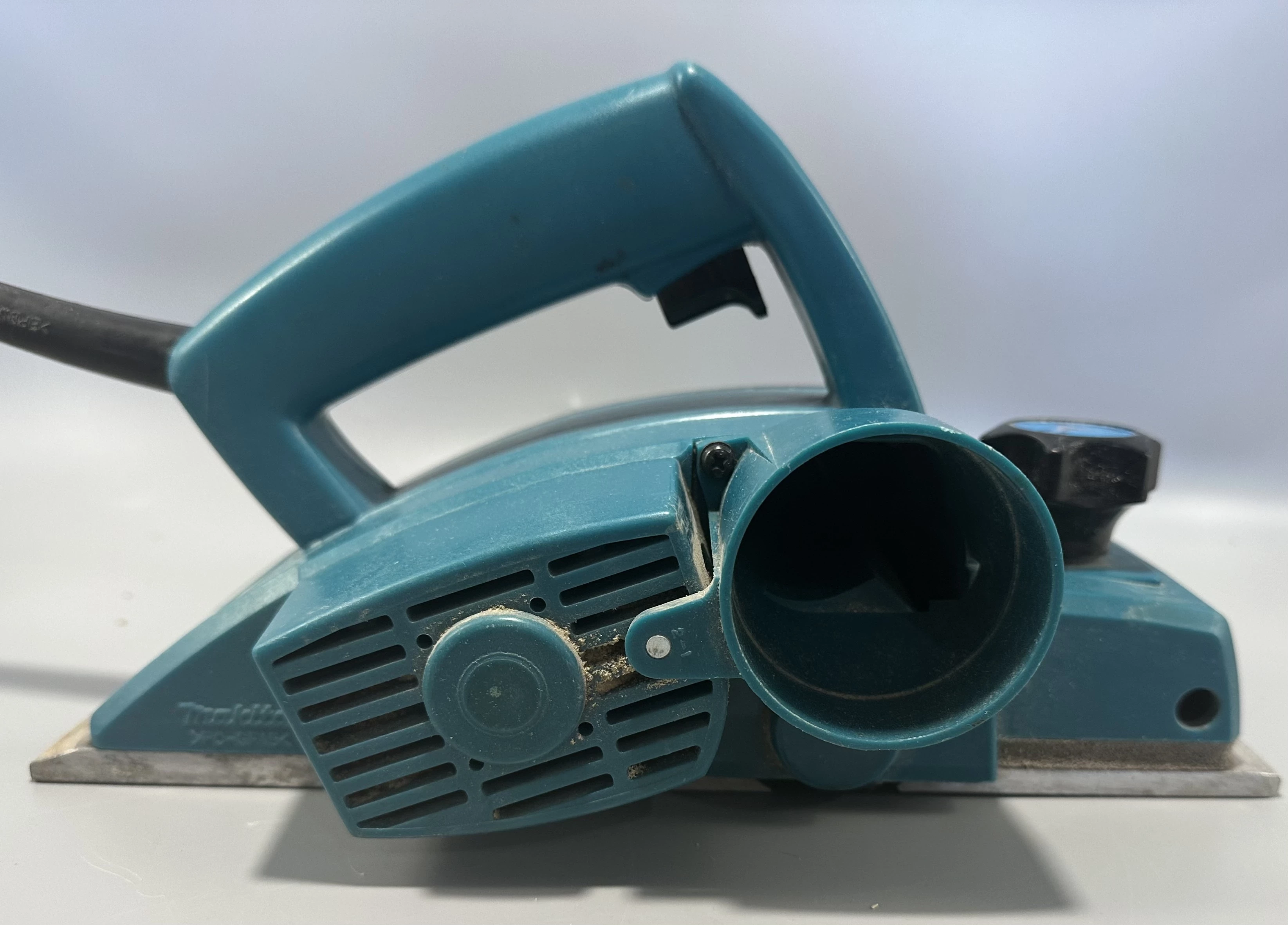 strug-elektryczny-makita-1902-szerokosc-strugania-82