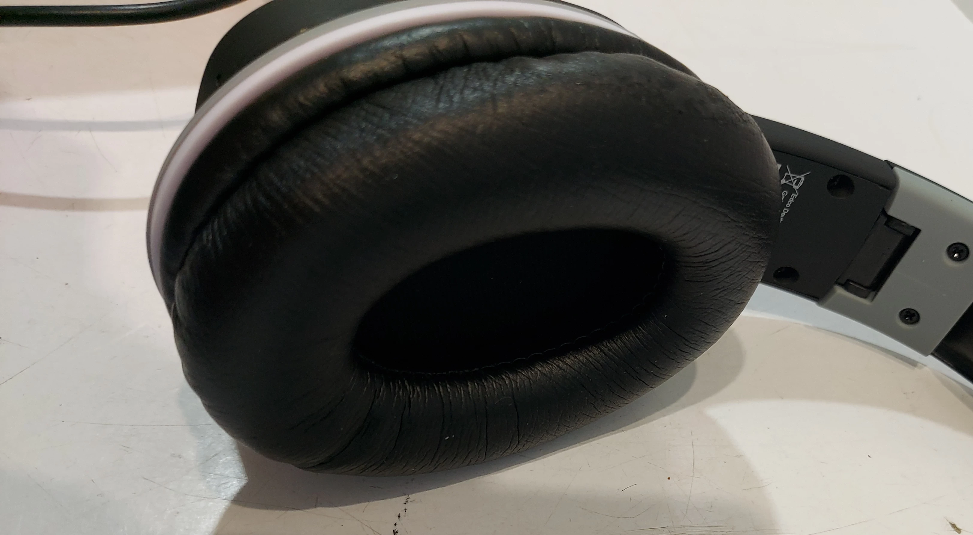 sluchawki-bluetooth-grundig-13741-transmisja-sygnalu-bluetooth