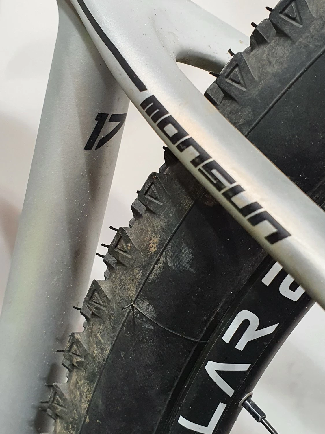 rower-romet-monsun-1-kola-29-rama-17-carbon-rozmiar-ramy-17-cali