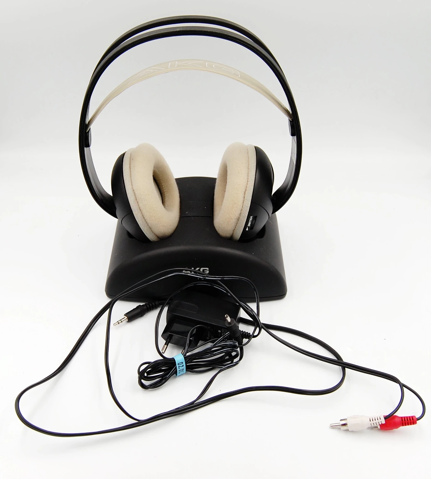 sluchawki-bezprzewodowe-nauszne-akg-k912-marka-akg