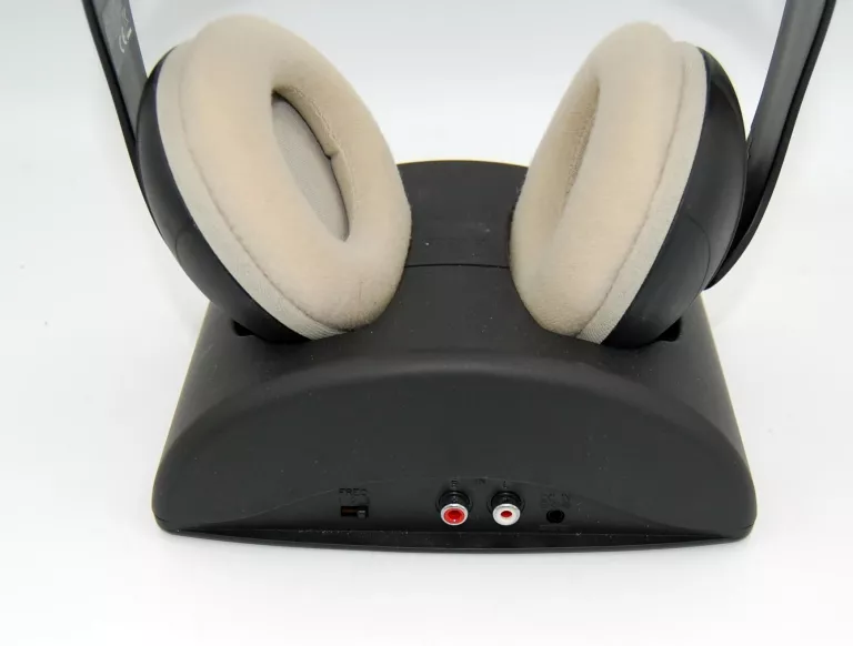 sluchawki-bezprzewodowe-nauszne-akg-k912-rodzaj-sluchawek-nauszne