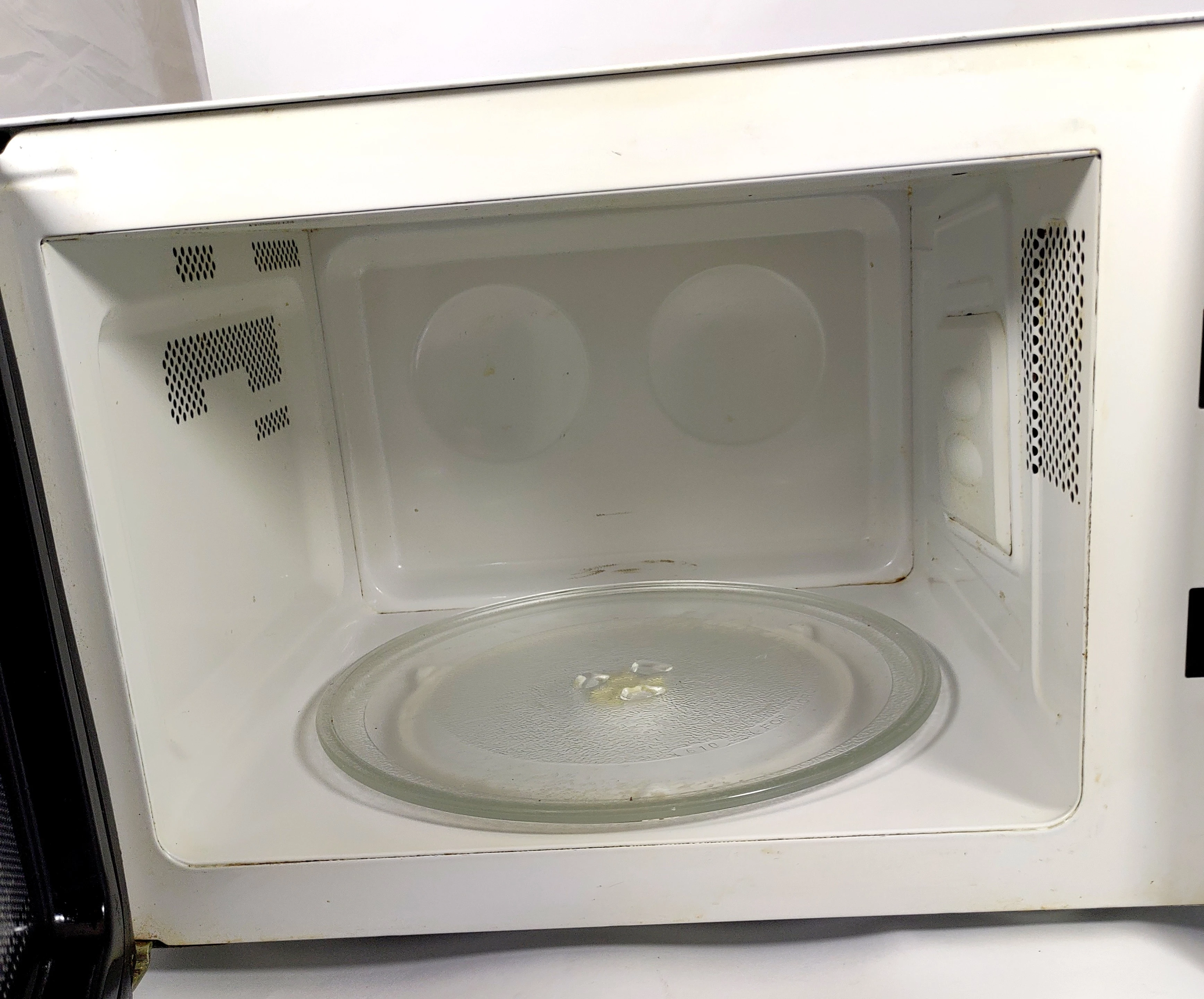 mikrofalowka-daewoo-kor-6q17p-stan-uzywany