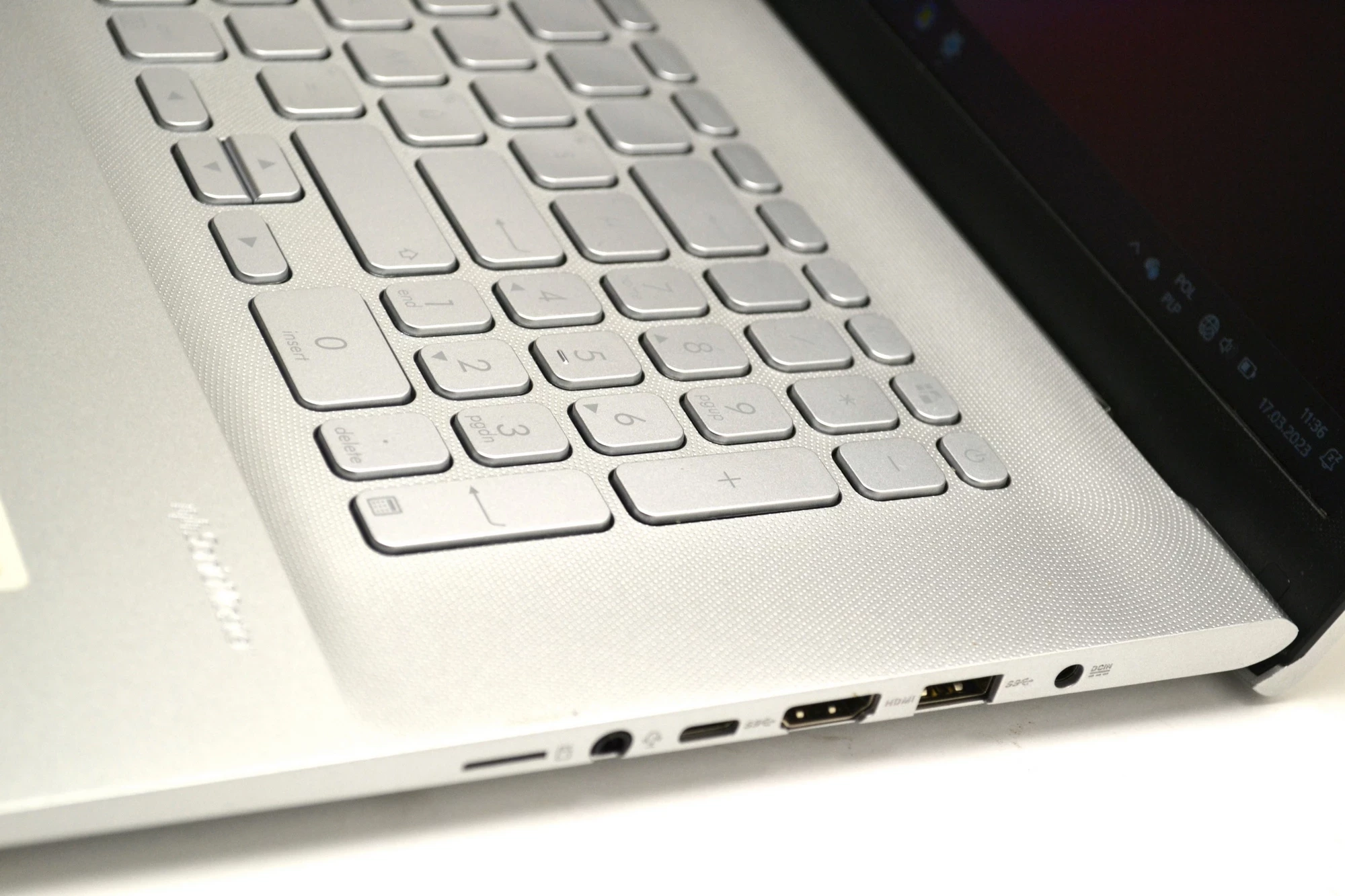 asus-vivobook-17-x712e-i3-8gb-512gb-ladowarka-kod-producenta-x712ea-au683w