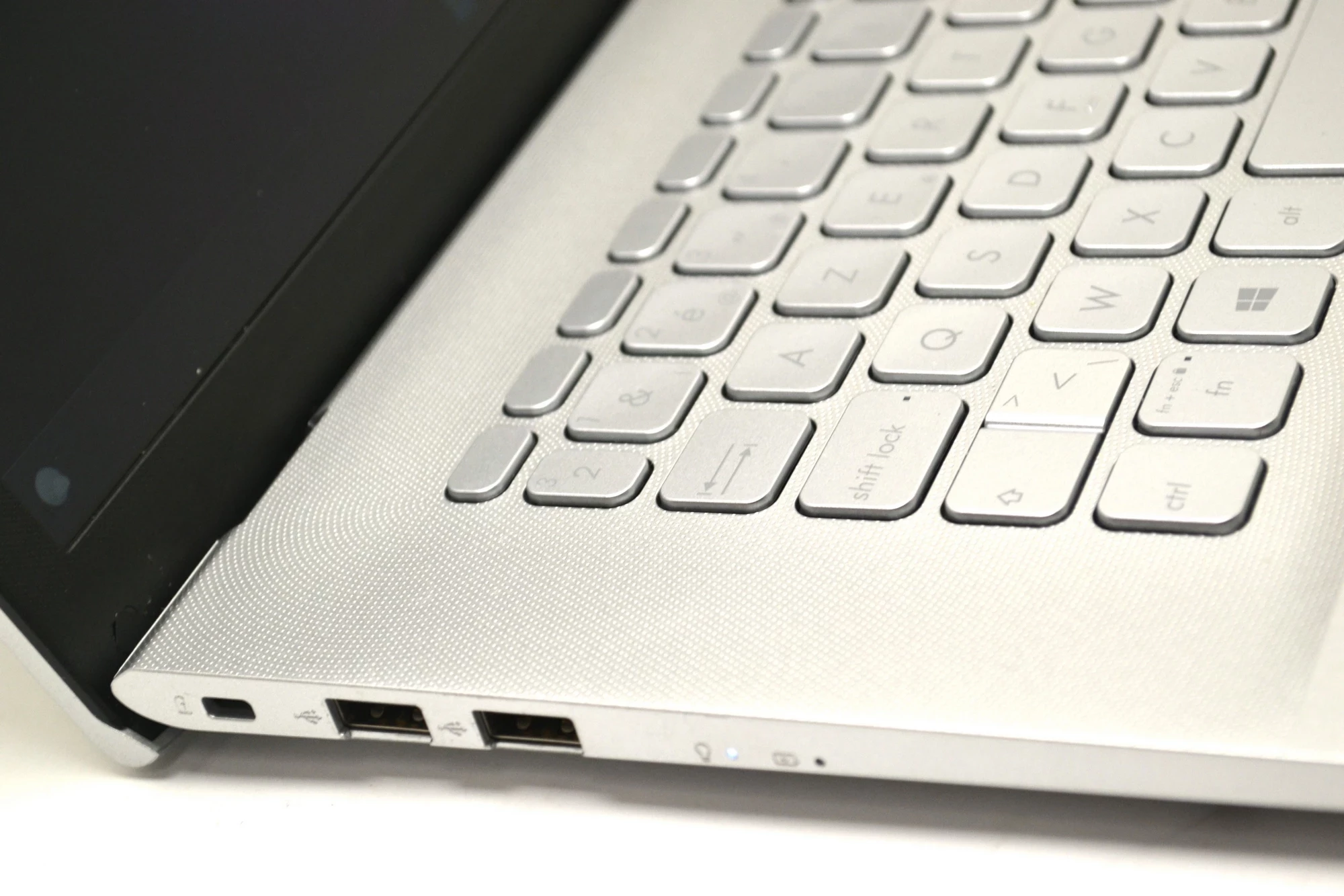 asus-vivobook-17-x712e-i3-8gb-512gb-ladowarka-stan-uzywany