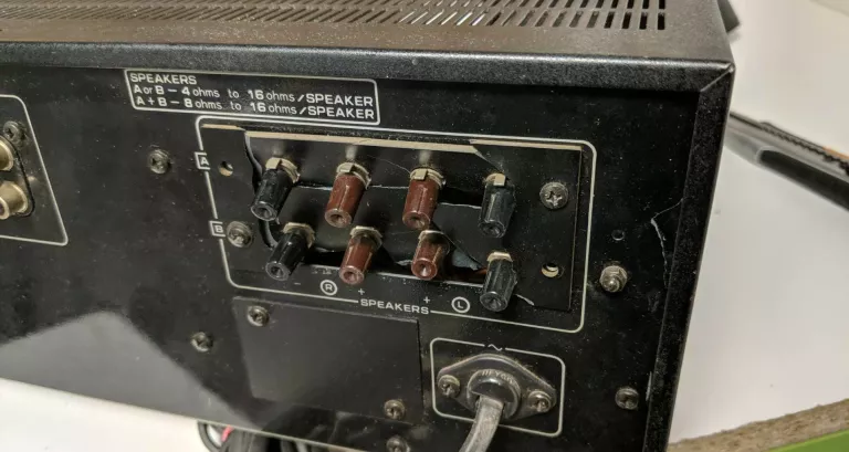 WZMACNIACZ HITACHI HA-270 USZKODZONY !!